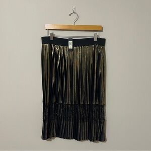 Elegant Black and Gold Pleated Skirt